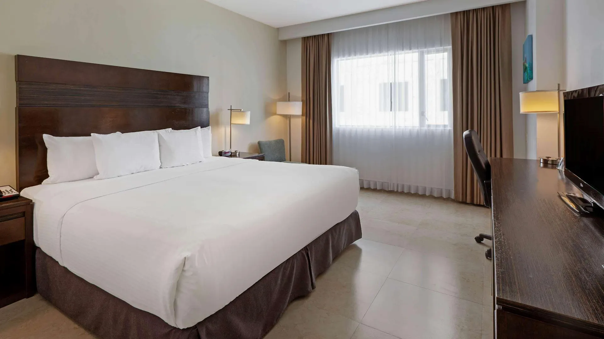 Wyndham Garden Cancun Downtown Hotel