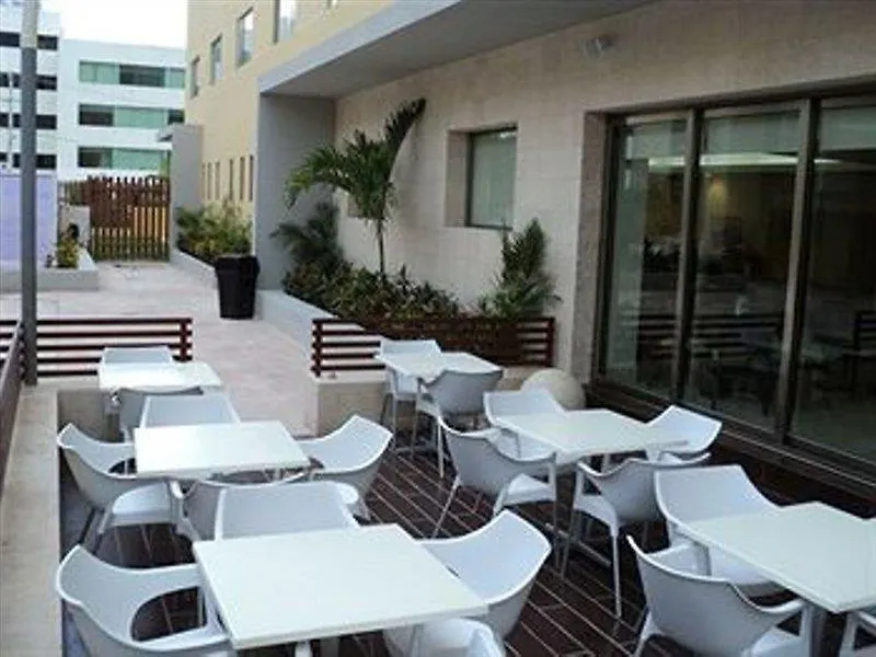 Wyndham Garden Cancun Downtown 4*,
