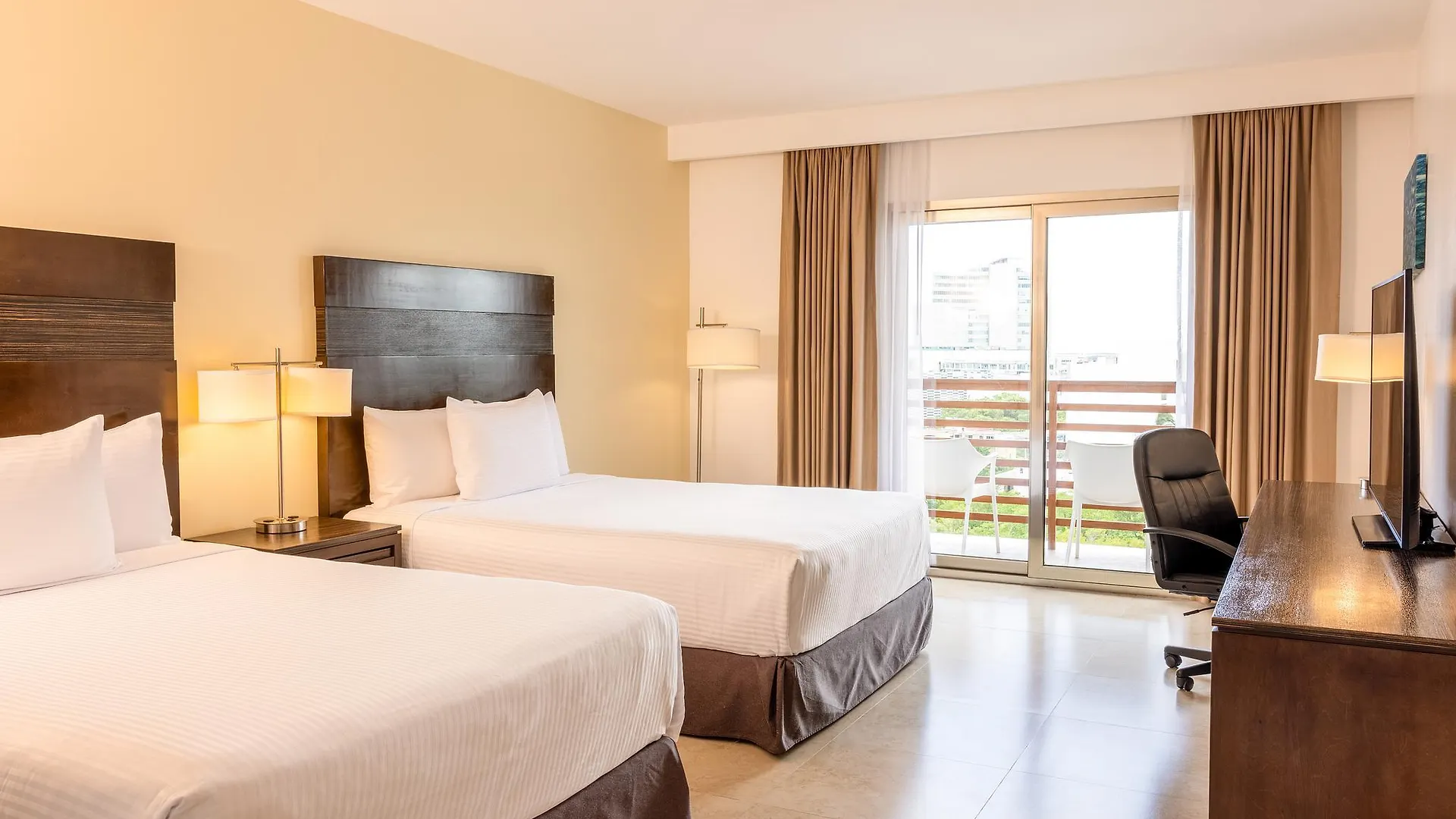 Wyndham Garden Cancun Downtown 4*,