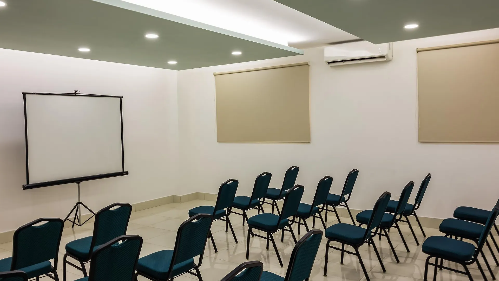 Wyndham Garden Cancun Downtown Hotel