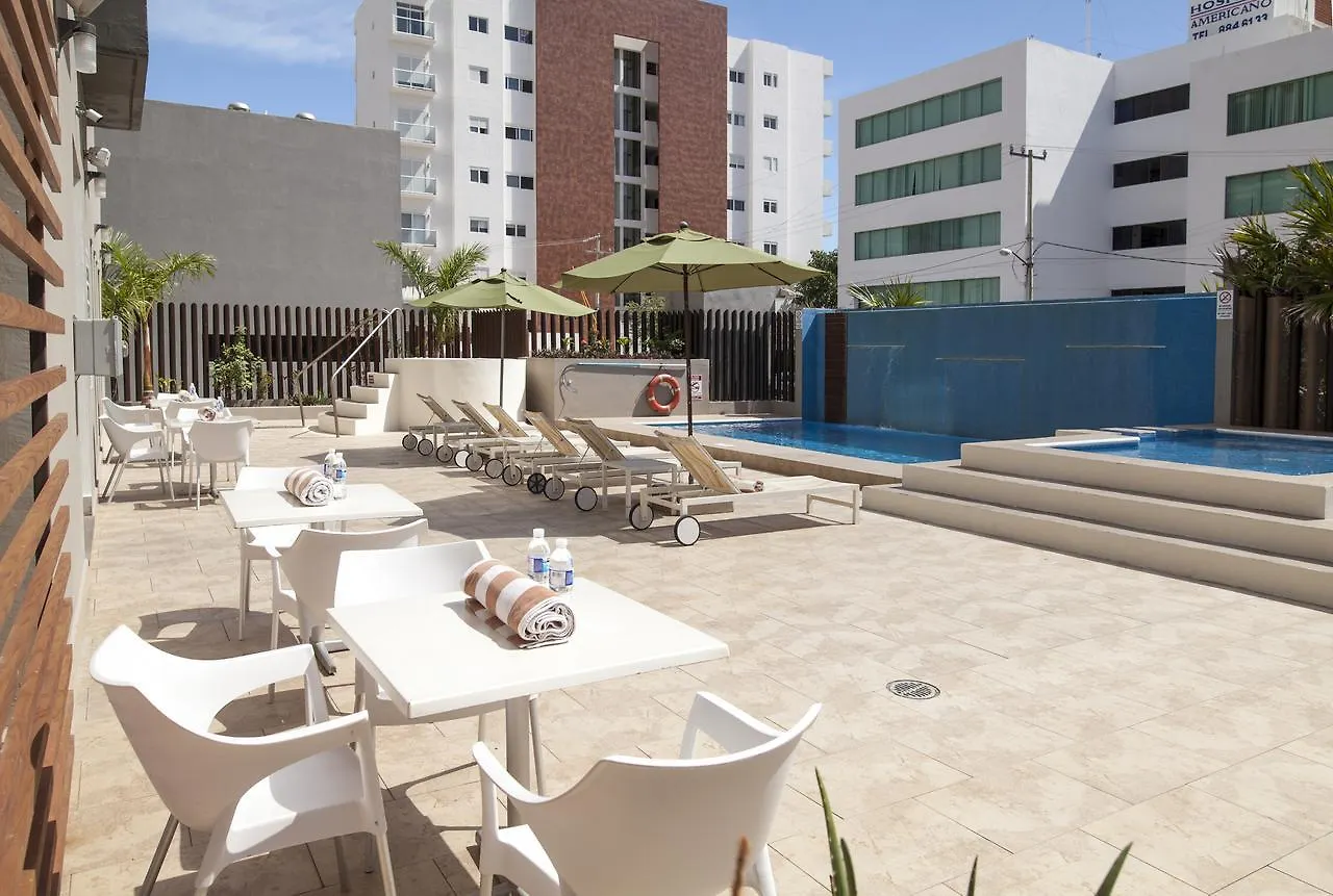 Wyndham Garden Cancun Downtown Hotel