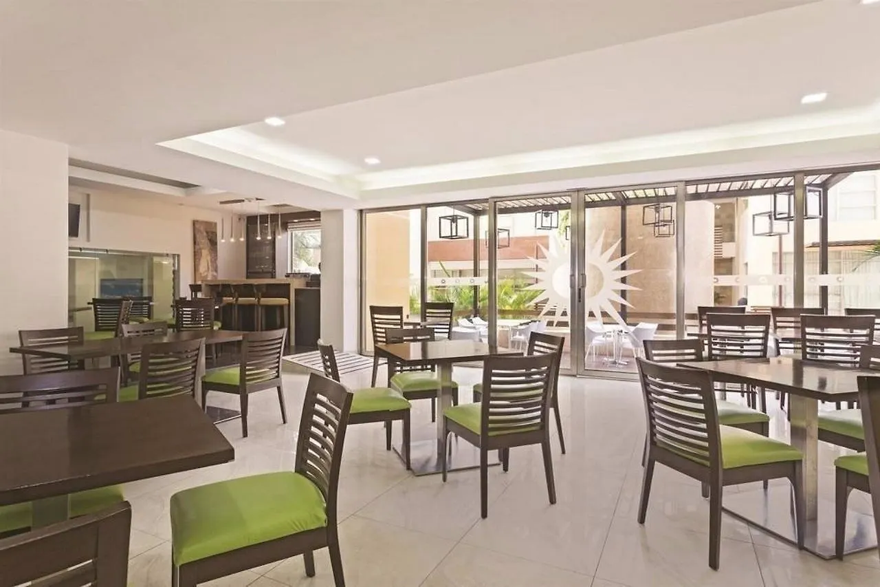 Wyndham Garden Cancun Downtown Hotel