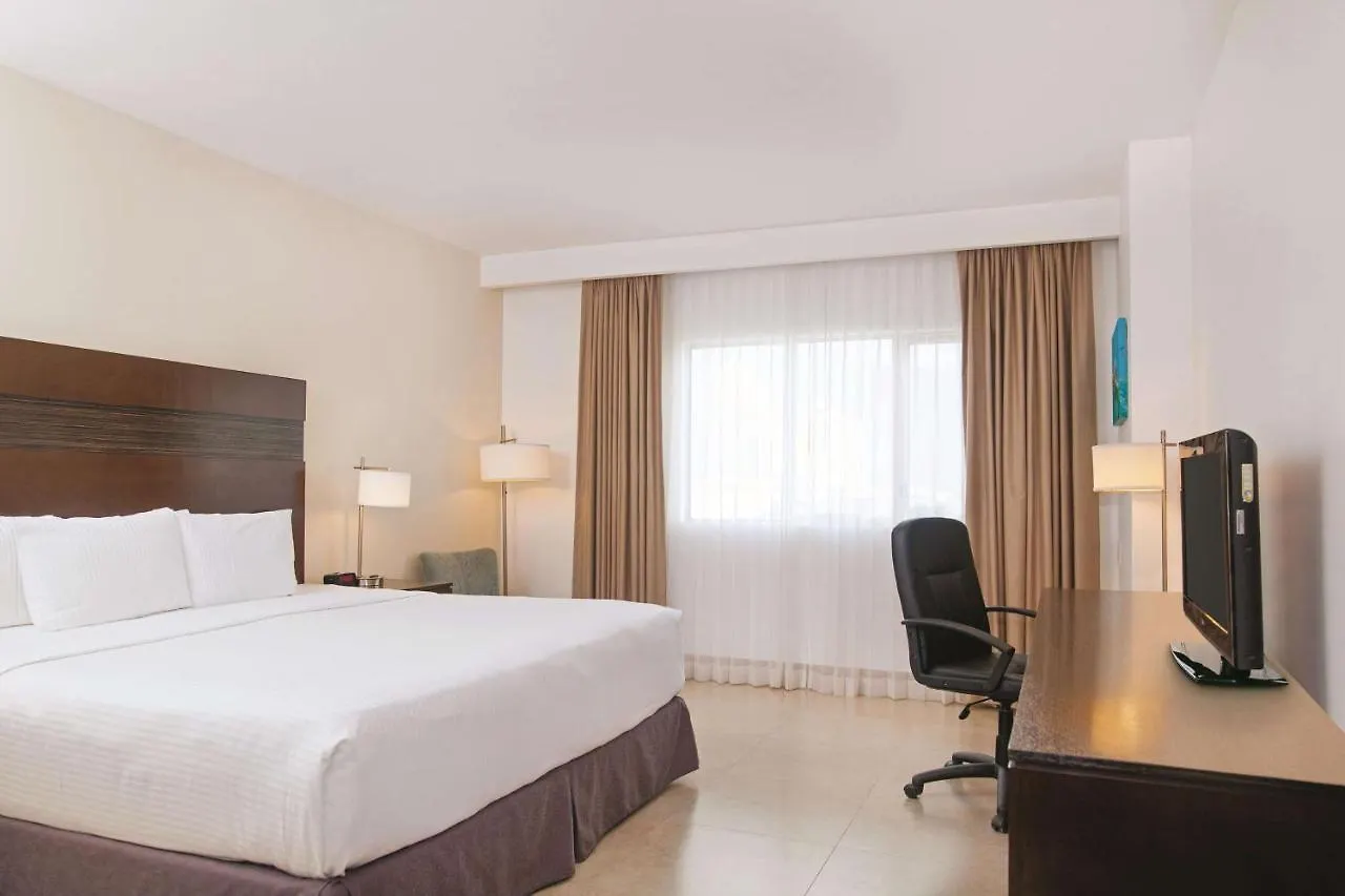 Wyndham Garden Cancun Downtown 4*,