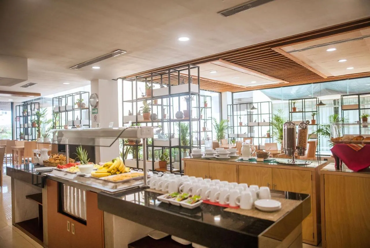 Wyndham Garden Cancun Downtown Hotel